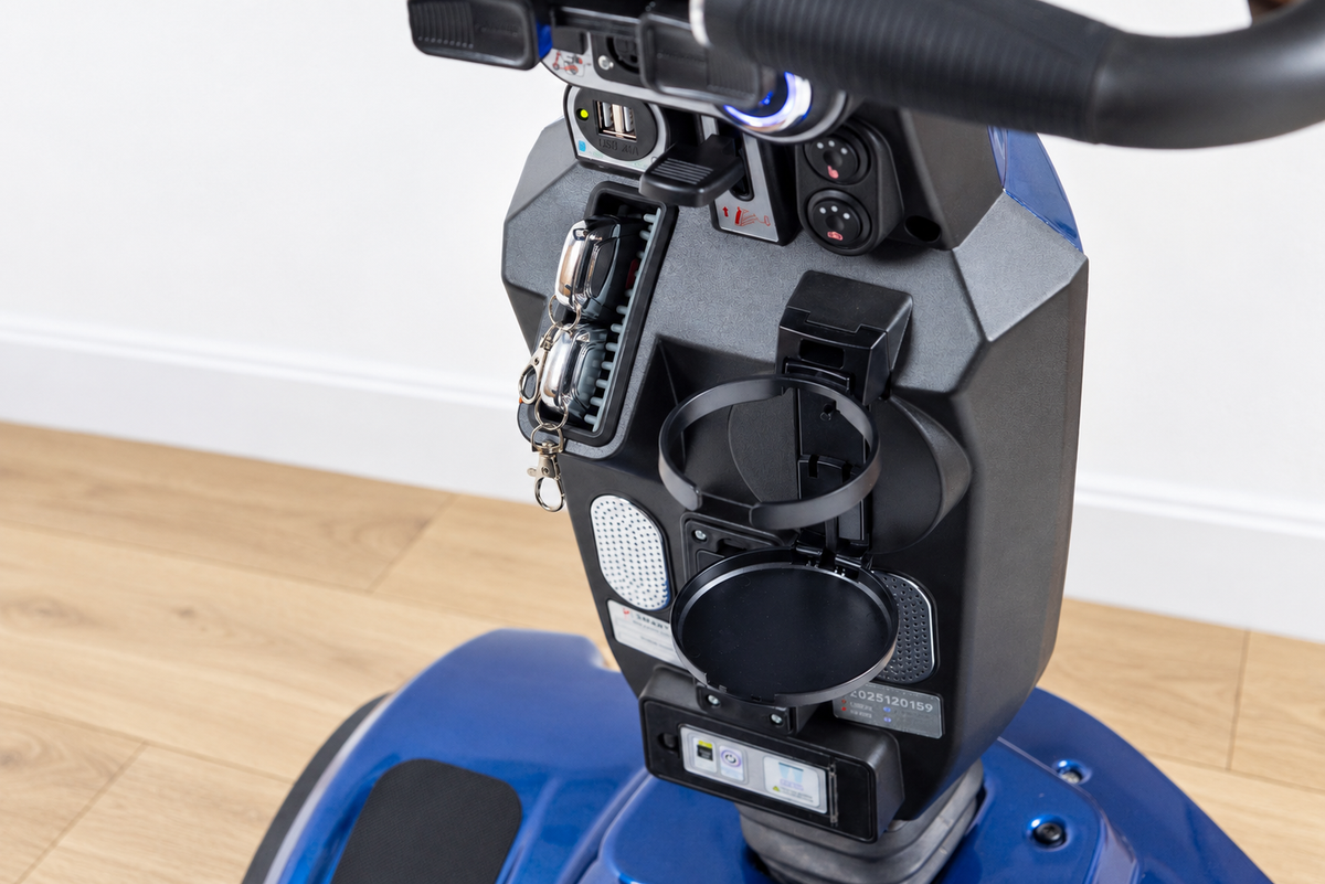 Monarch Onyx cup holder and USB charging close-up