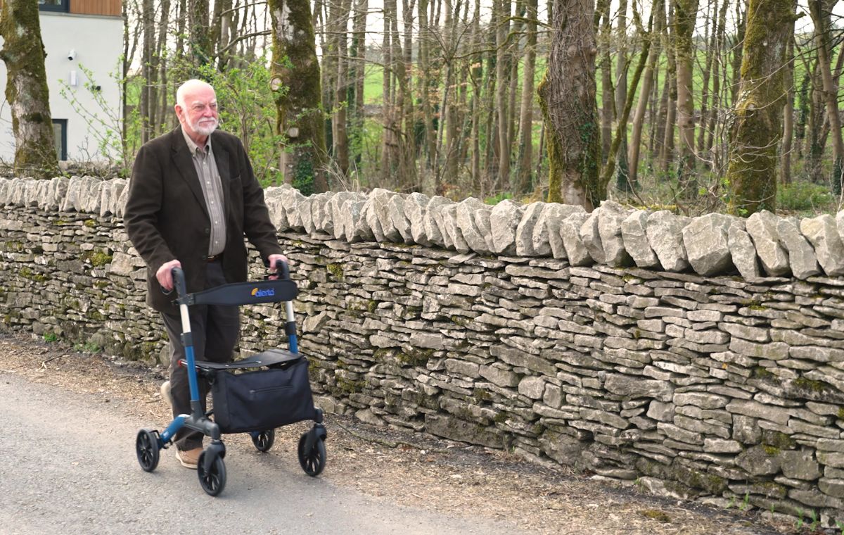 Alerta dual-folding rollator lifestyle photo